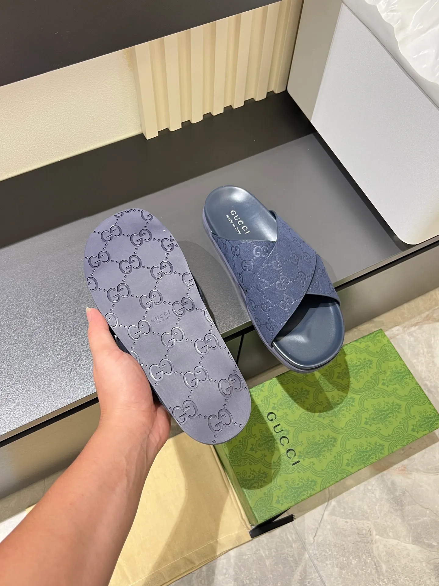 Men's Men's Shoes 💰p320 "GUCC＊" These slippers are made of GG polyester and feature a Gucci label on the front, adding a bold logo feel to the style. "Gucci Made in Italy" stamped label Rubber sole. Size 38-44